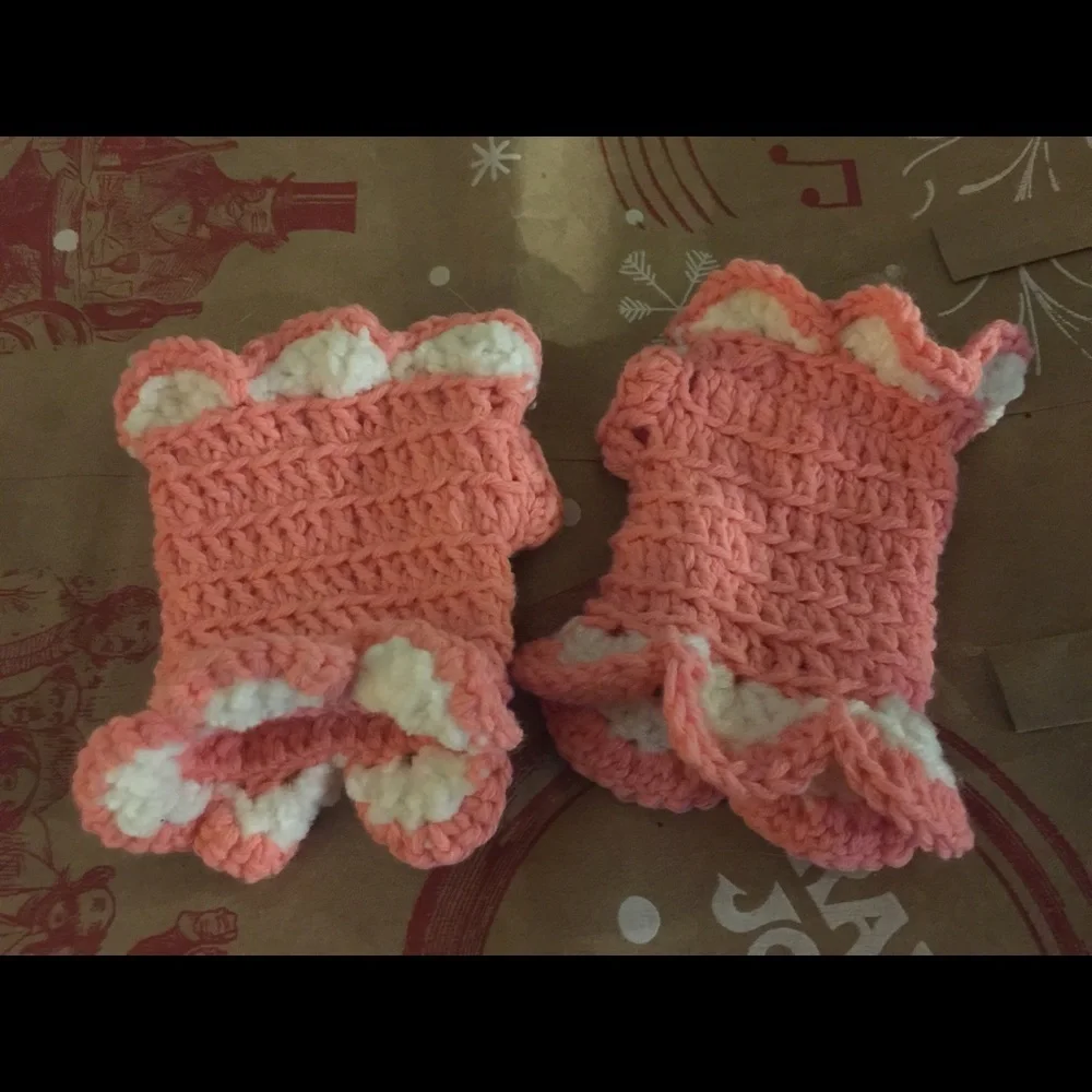 Fingerless knit gloves